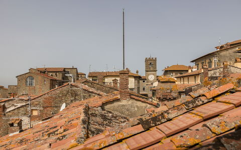 Appartamento Reale: Cielo, Madera, Edificio, Ventana, Casa, Barrio Residencial, Paisaje, Ciudad, Techo, Horizonte