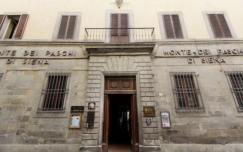 Appartamento Reale: Ventana, Edificio, Puerta, Fachada, Simetría, Punto De Referencia, Ciudad, Área Urbana, Fuente, Historia