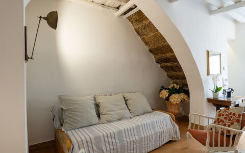La Piccina: Propiedad, Mueble, Comodidad, Madera, Planta De Casa, Diseño De Interiores, Marco, Arquitectura, Marco De La Cama, Suelo