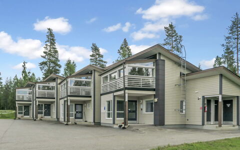 Vuokatinranta Suite 2 C: Hierba, Casa, El Terreno Del Lote, Jardín, Cobertura Del Suelo, Puerta, Vía Muerta, Casa De Campo, Edificios Del Jardín
