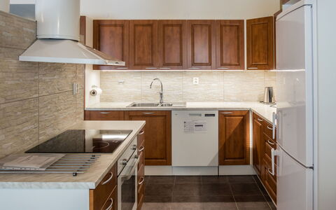 Vuokatinranta Suite 2 C: Mostrador, Cocina, Gabinetes, Aparato De Cocina, Mueble, Piso, Electrodoméstico, Diseño De Interiores, Madera, Suelo