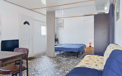 Les Lauriers Blancs: Piso, Suelo, Mueble, Diseño De Interiores, Habitación, Techo, Departamento, Cama, Habitación, Manchas De Madera