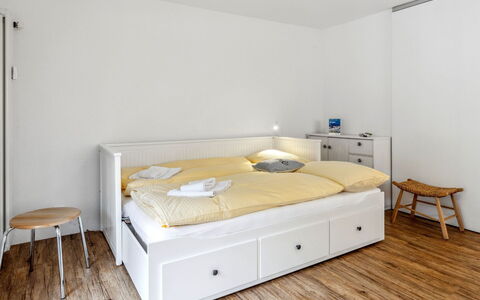 Wengen 73: Mueble, Diseño De Interiores, Suelo, Madera, Piso, Habitación, Cama, Habitación, Techo, Encendiendo