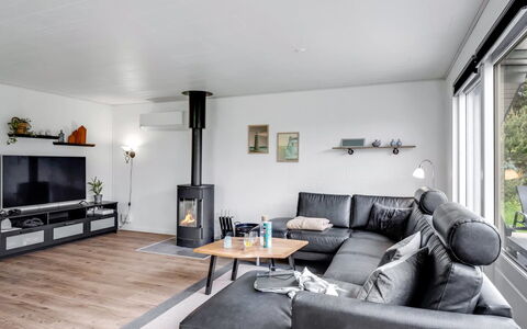 Manko - 1Km from the Sea: Mueble, Diseño De Interiores, Sofá, Piso, Sala, Suelo, Televisión, Techo, Habitación, Casa