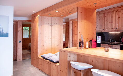 Jade 22: Mueble, Propiedad, Lavabo, Madera, Encendiendo, Diseño De Interiores, Arquitectura, Mueble De Baño, Piso, Suelo