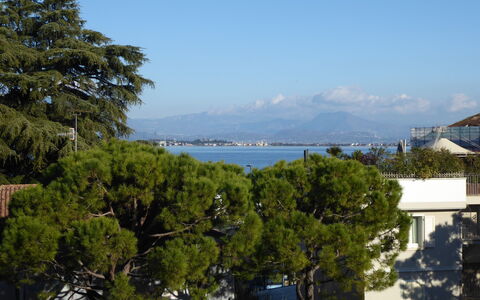 Catullo 18 Apartment, Garda Lake, Jacuzzi, Fitness: Cielo, Agua, Nube, Montaña, Lago, Árbol, Paisaje, Horizonte, Ciudad, Hill Station