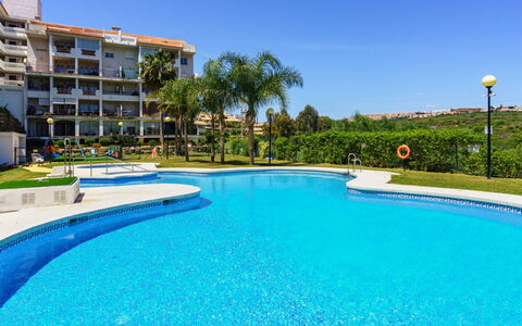 Aldea Hills: Agua, Cielo, Planta, Propiedad, Piscina, Azur, Edificio, Árbol, Ventana, Cuerpo De Agua
