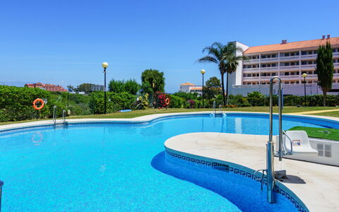 Aldea Hills: Agua, Cielo, Piscina, Edificio, Planta, Azur, Árbol, Mueble Para Exteriores, Agua, Sombra