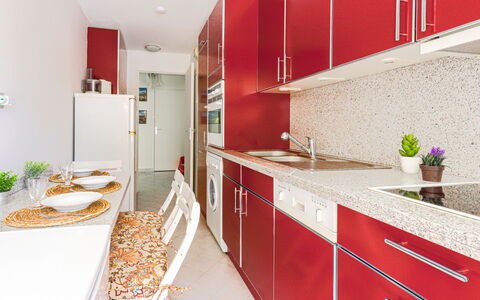 L'Antonia: Gabinetes, Mostrador, Propiedad, Edificio, Cocina, Naranja, Diseño De Interiores, Arquitectura, Suelo, Cajón
