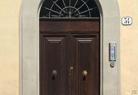 Atelier la Scala: Propiedad, Puerta, Madera, Arquitectura, Edificio, Inicio De La Puerta, Ventana, Casa