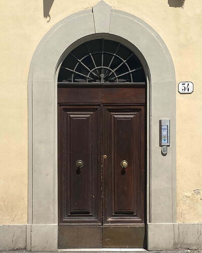 Atelier la Scala: Propiedad, Puerta, Madera, Arquitectura, Edificio, Inicio De La Puerta, Ventana, Casa