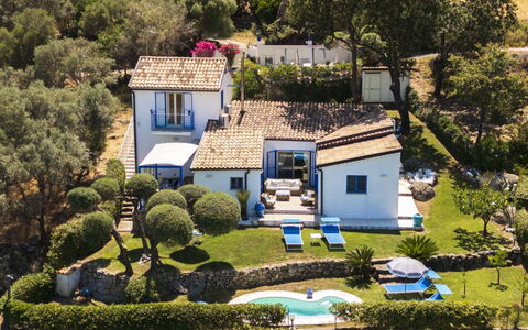 Villa Acquaro, Santa Caterina Dello Ionio, Pool, A: Casa, Barrio Residencial, Arbusto, Casa, Inmuebles, Cabaña, Recurso, Casa De Campo, Villa, Jardín