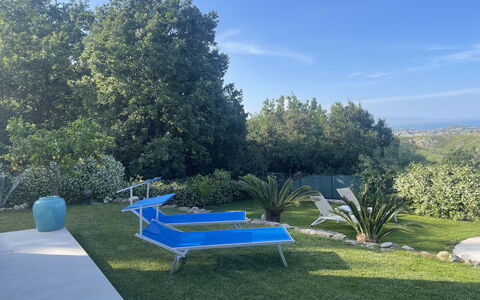 Villa Acquaro, Santa Caterina Dello Ionio, Pool, A: Azul, Piscina, Arbusto, Jardín, Sombra, Mueble Para Exteriores, Paisajismo, Césped, Recurso