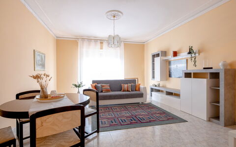 Maison Loreto: Mueble, Planta De Casa, Marco, Ventana, Madera, Mesa, Diseño De Interiores, Sala, Suelo, Piso