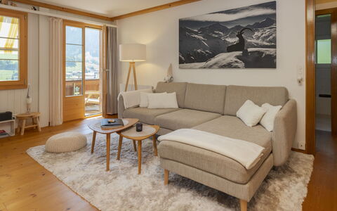 Chalet Anita: Mueble, Madera, Diseño De Interiores, Sofá, Piso, Sala, Suelo, Departamento, Casa, Habitación