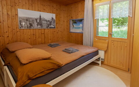 Chalet Anita: Habitación, Madera, Diseño De Interiores, Cama, Suelo, Piso, Mueble, Sábana, Habitación, Lecho