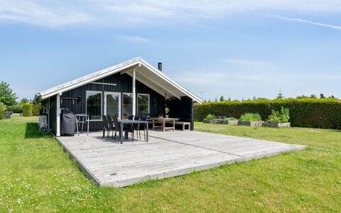 Guthmund - 400M from the Sea: Mueble, Diseño De Interiores, Piso, Suelo, Techo, Habitación, Silla, Mesa, Departamento, Cocina Y Comedor Mesa