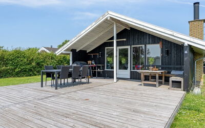 Guthmund - 400M from the Sea