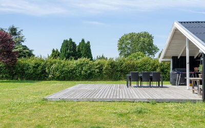 Guthmund - 400M from the Sea