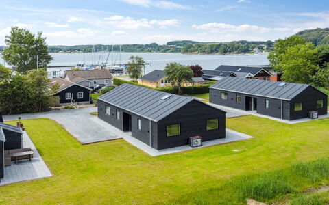 Henryk - 75M from the Sea: Madera, Techo, Arquitectura, Casa, Casa, Cabaña, Vía Muerta, Madera Dura, Pendiente, Inmuebles