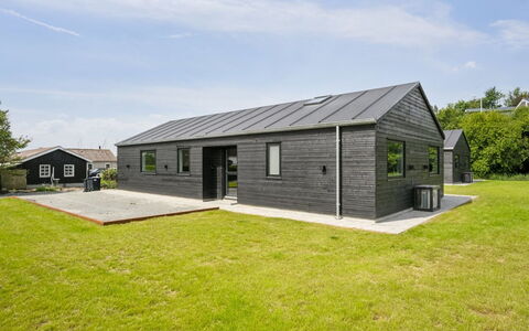 Henryk - 75M from the Sea: Madera, Techo, Arquitectura, Casa, Casa, Cabaña, Vía Muerta, Madera Dura, Pendiente, Inmuebles