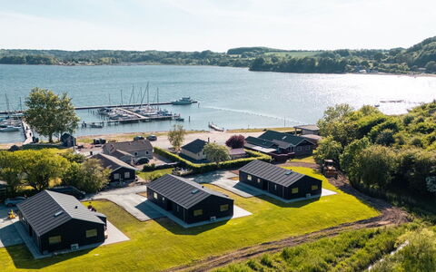 Henryk - 75M from the Sea: Madera, Techo, Arquitectura, Casa, Casa, Cabaña, Vía Muerta, Madera Dura, Pendiente, Inmuebles