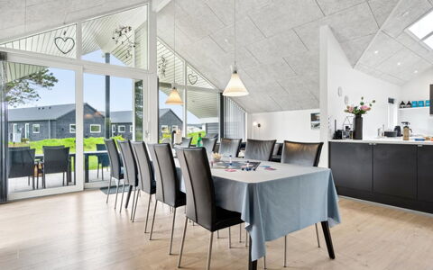 Amai - 4.5Km from the Sea: Mueble, Diseño De Interiores, Piso, Suelo, Techo, Habitación, Silla, Mesa, Departamento, Cocina Y Comedor Mesa