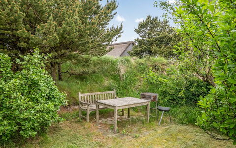 Wandrath - 2Km from the Sea: Casa, Techo, Casa, Cabaña, Cobertizo, Edificios Del Jardín, Vía Muerta, Yarda, Cuarto De Troncos, \Choza