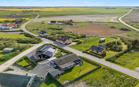 Mads - 400M from the Sea: Llanura, Vista Panorámica, Paisaje, Barrio Residencial, Fotografía Aérea, Casa, Techo, Ecorregión, El Terreno Del Lote, Área Rural