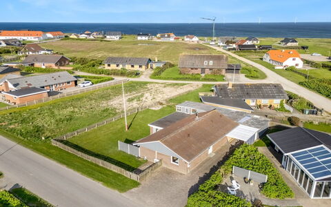 Mads - 400M from the Sea: Barrio Residencial, Techo, Casa, Casa, Arquitectura, Vista Panorámica, Paisaje, El Terreno Del Lote, Suburbio, Llanura