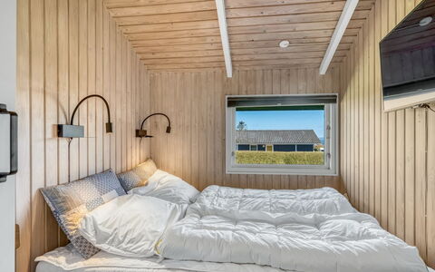 Ofrath - 350M to the Fjord: Madera, Habitación, Cama, Techo, Lecho, Manchas De Madera, Sábana, Madera Dura, Tablón, Marco De La Cama