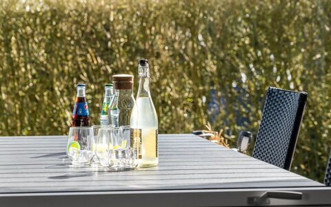Ofrath - 350M to the Fjord: Mueble, Mesa, Vajilla, Mueble Para Exteriores, Mesa Al Aire Libre, Drinkware, Silla, Comida, Utensilios Para Servir, Cocina Y Comedor Mesa