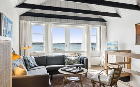 Ethly - 10M from the Sea: Techo, Casa, Puerta, Cabaña, Sombra, Vía Muerta, Yarda, Inmuebles, Patio Interior