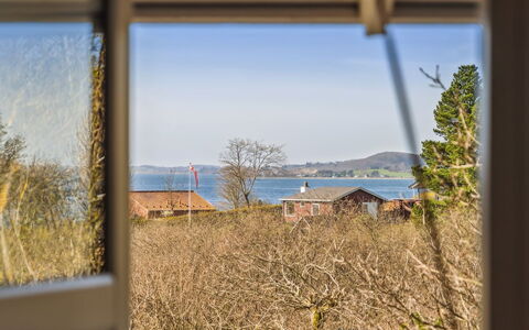 Usbjorn - 500M from the Sea: Hierba, Verde, Casa, Cabaña, Pradera, Área Rural, Ecorregión, Paisaje, El Terreno Del Lote, Arbusto