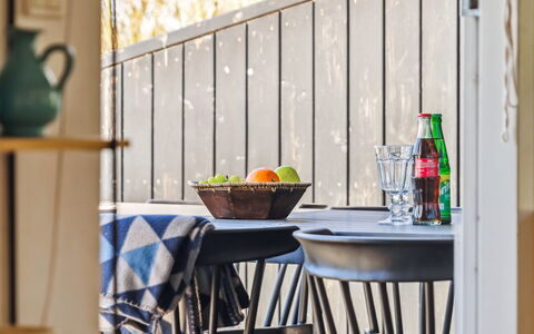 Usbjorn - 500M from the Sea: Hierba, Verde, Casa, Cabaña, Pradera, Área Rural, Ecorregión, Paisaje, El Terreno Del Lote, Arbusto