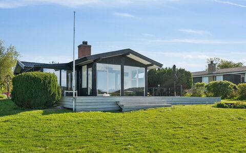 Manfred - 250M from the Sea: Piscina, Mueble Para Exteriores, Mueble, Recurso, Losa, Eco Hotel, Sombra, Silla, Ocio, Inmuebles