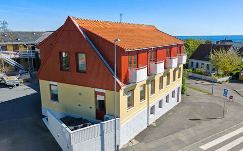 Eicke - 400M from the Sea: Madera, Techo, Arquitectura, Casa, Casa, Cabaña, Vía Muerta, Madera Dura, Pendiente, Inmuebles