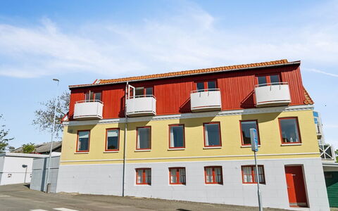 Eicke - 400M from the Sea: Madera, Techo, Arquitectura, Casa, Casa, Cabaña, Vía Muerta, Madera Dura, Pendiente, Inmuebles