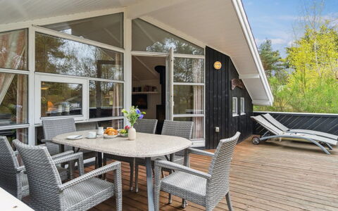 Gertruda - 220M from the Sea: Madera, Techo, Arquitectura, Casa, Casa, Cabaña, Vía Muerta, Madera Dura, Pendiente, Inmuebles