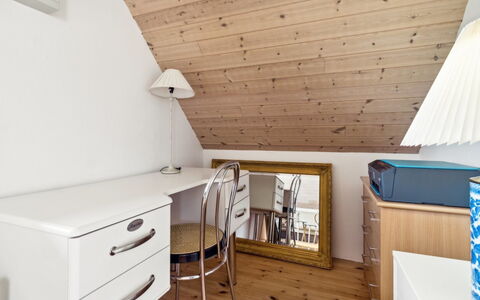 Hildulf - 1Km from the Sea: Madera, Techo, Arquitectura, Casa, Casa, Cabaña, Vía Muerta, Madera Dura, Pendiente, Inmuebles