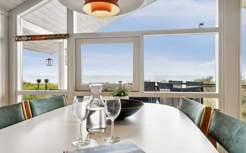 Henric - 75M from the Sea: Madera, Techo, Arquitectura, Casa, Casa, Cabaña, Vía Muerta, Madera Dura, Pendiente, Inmuebles