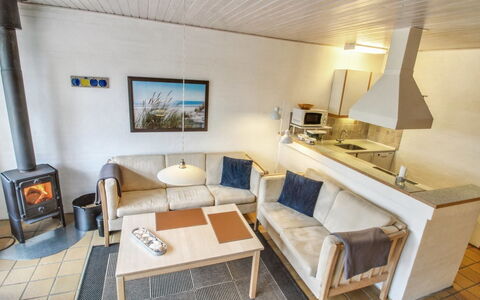 Rufina - 3.5Km from the Sea: Mueble, Piso, Madera, Suelo, Diseño De Interiores, Sala, Sofá, Habitación, Mesa De Café