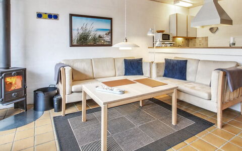 Rufina - 3.5Km from the Sea: Mueble, Piso, Diseño De Interiores, Suelo, Sofá, Madera, Sala, Habitación, Mesa, Casa