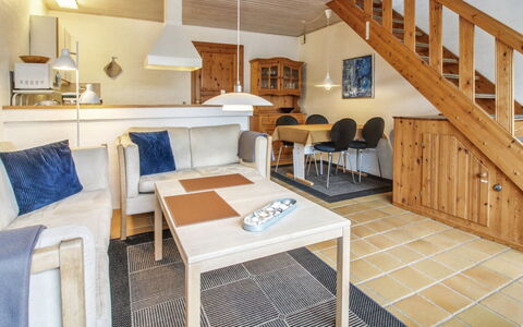 Rufina - 3.5Km from the Sea: Mueble, Diseño De Interiores, Piso, Madera, Suelo, Sofá, Techo, Habitación, Sala, Suelos De Madera