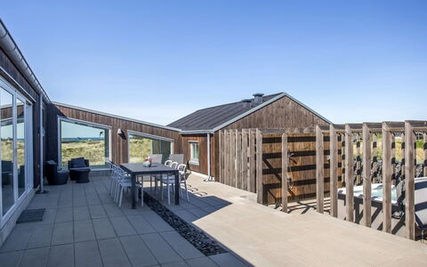 Carit - 450M from the Sea: Madera, Casa, Porche, Cubierta, Madera Dura, Techo, Manchas De Madera, Suelos De Madera, Eco Hotel