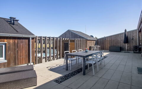 Carit - 450M from the Sea: Madera, Casa, Porche, Cubierta, Madera Dura, Techo, Manchas De Madera, Suelos De Madera, Eco Hotel