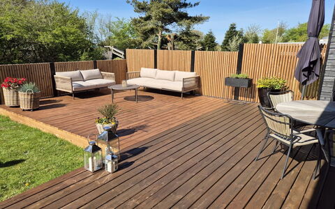 Melina - 900M to the Fjord: Suelos De Madera, Madera, Piso, Madera Dura, Mueble Para Exteriores, Cubierta, Mueble, Suelo, Manchas De Madera, Tablón