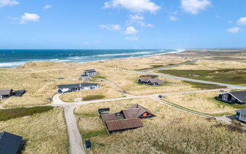 Thorfin - 100M from the Sea: Techo, Casa, Casa, Cabaña, Puerta, Vía Muerta, Cubierta, Porche, Tablón, Madera Dura