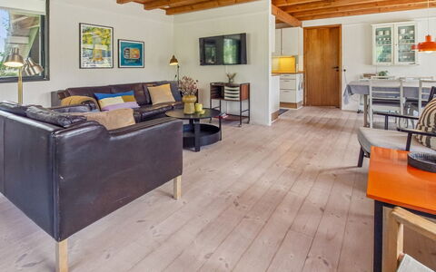 Kersta - 3.3Km from the Sea: Mueble, Piso, Suelo, Diseño De Interiores, Suelos De Madera, Madera, Sofá, Techo, Sala, Habitación