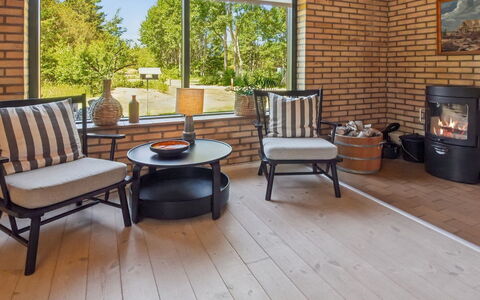 Kersta - 3.3Km from the Sea: Mueble, Madera, Silla, Piso, Diseño De Interiores, Mesa, Suelo, Manchas De Madera, Madera Dura, Sala